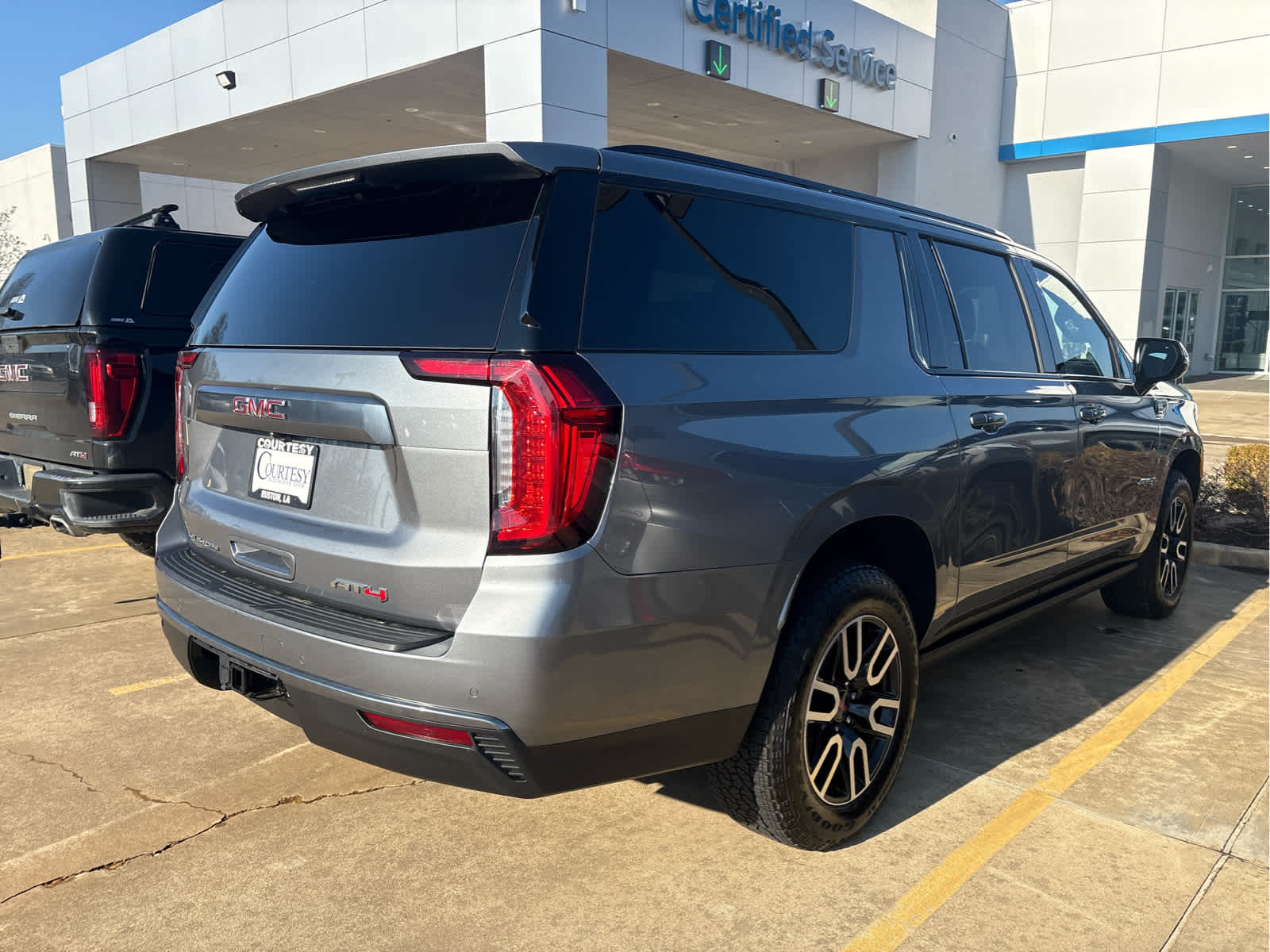 2022 GMC Yukon XL AT4