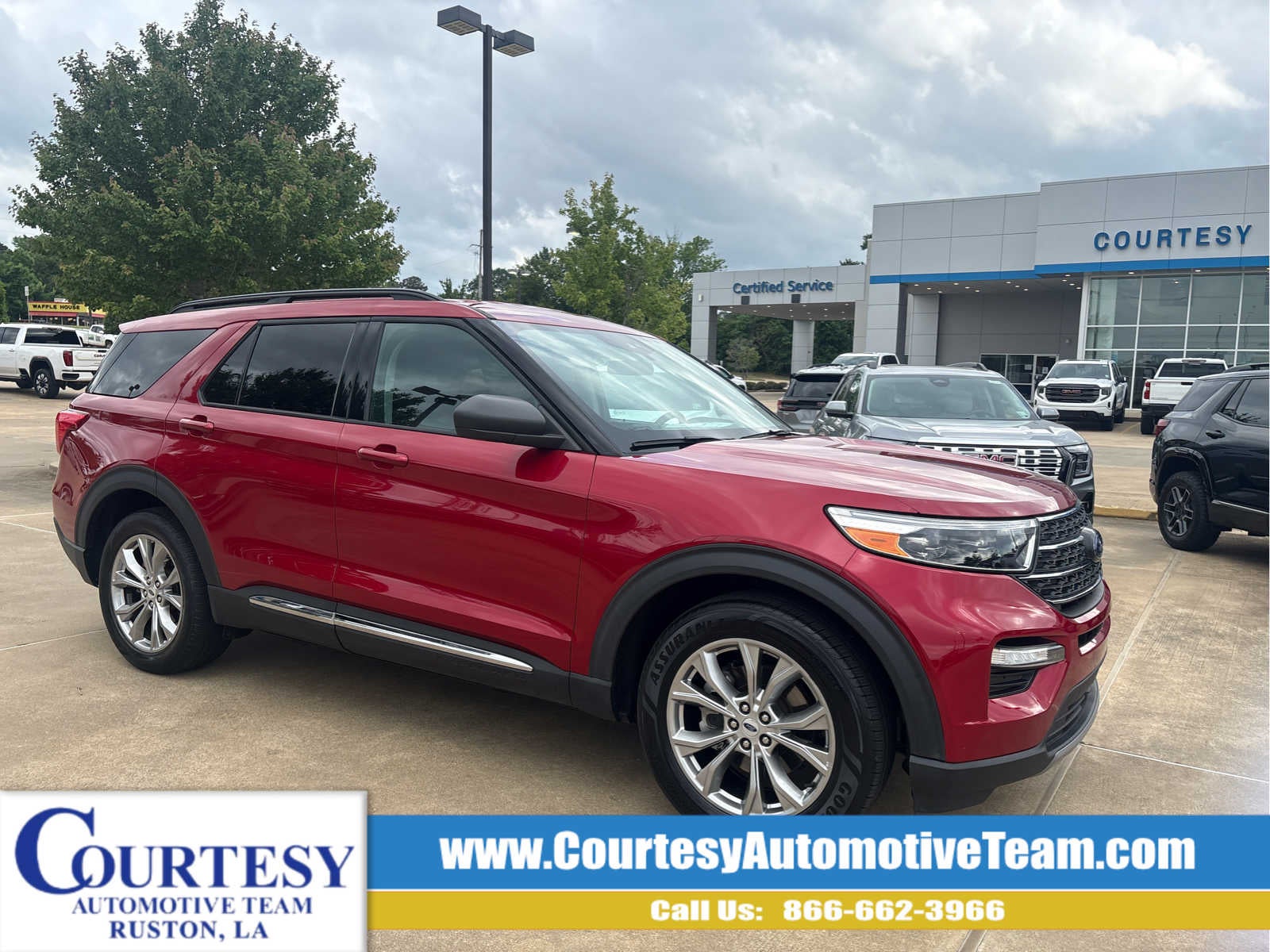 2023 Ford Explorer XLT RWD's photo