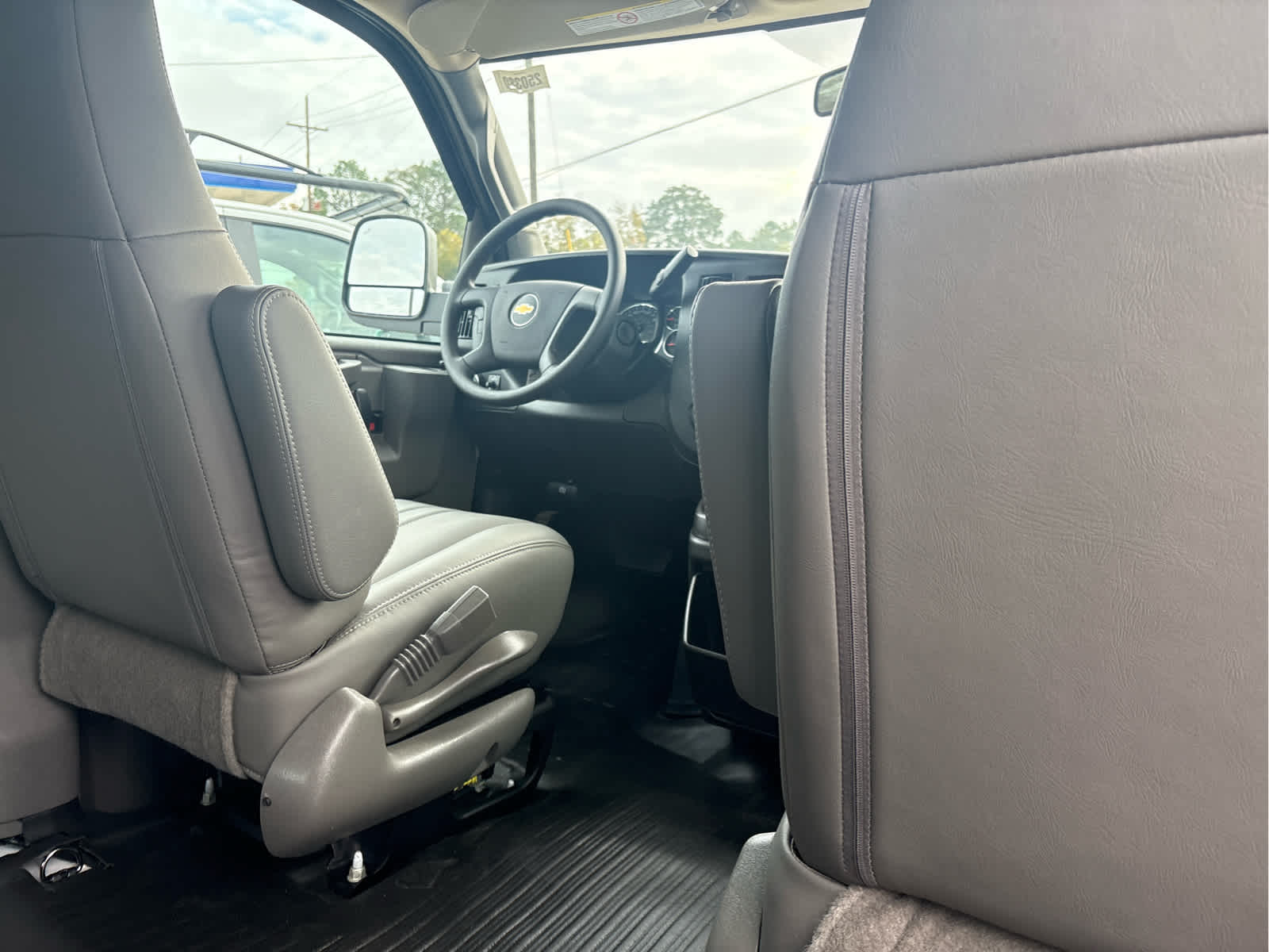 2025 Chevrolet Express Cargo 2500 WT