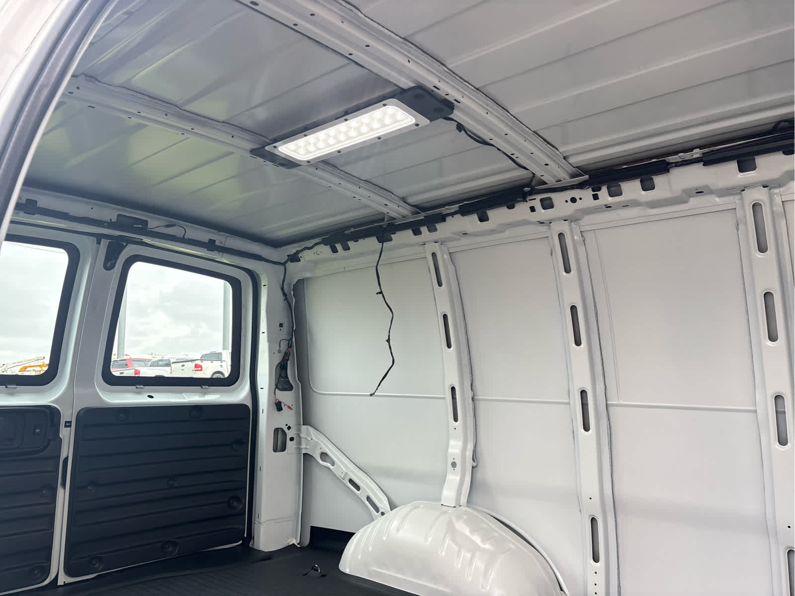 2025 Chevrolet Express Cargo WT