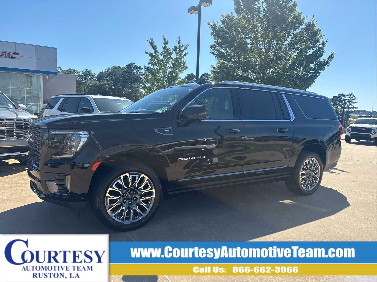 2023 GMC Yukon Denali Ultimate AWD's photo