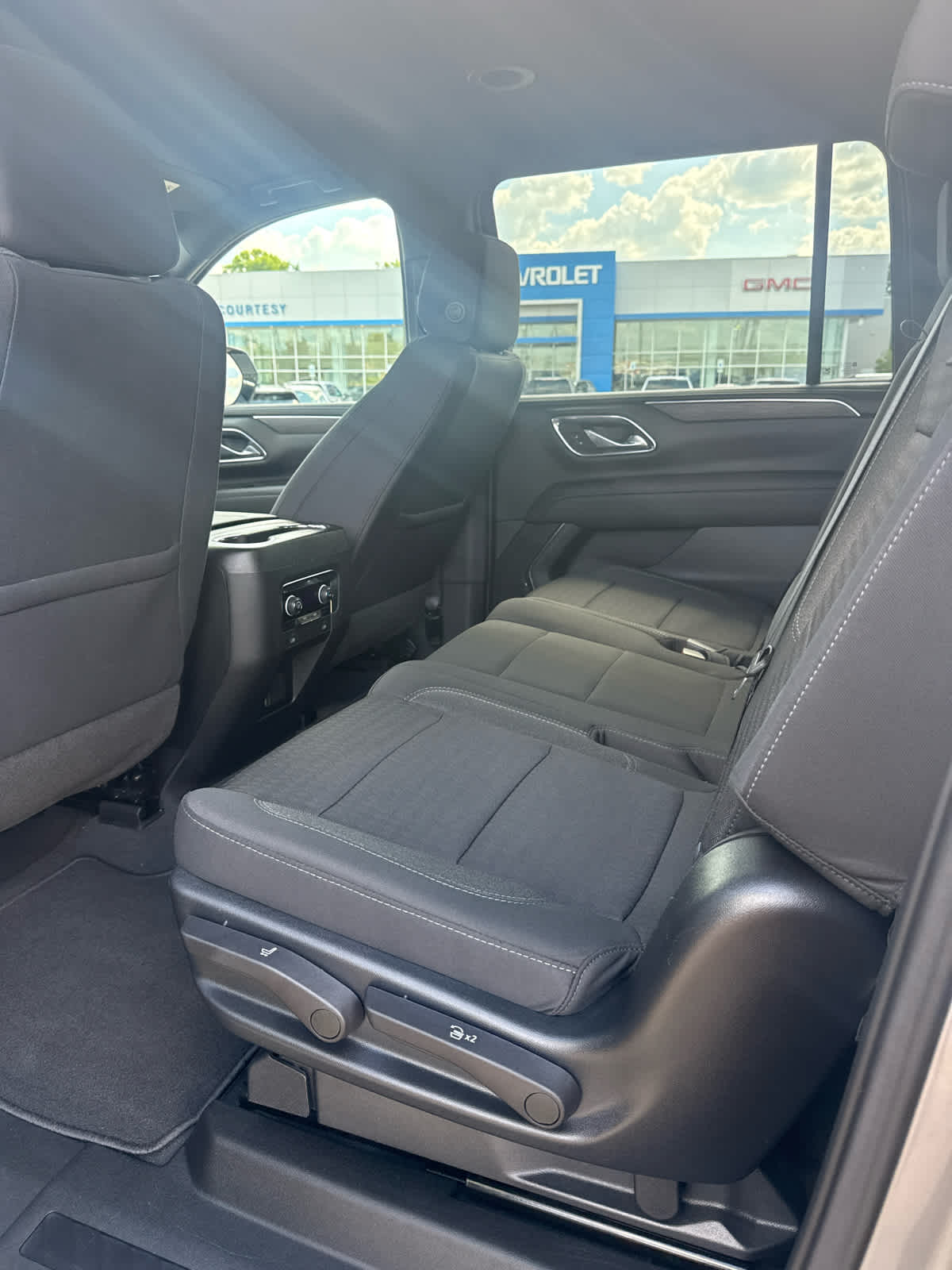 2023 Chevrolet Suburban LS