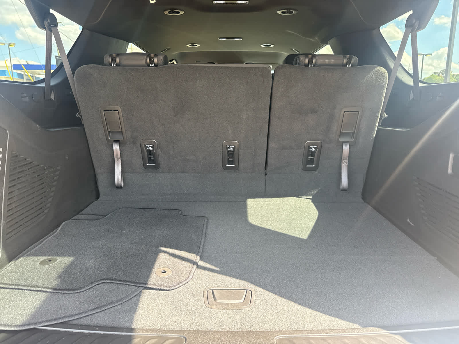 2023 Chevrolet Suburban LS