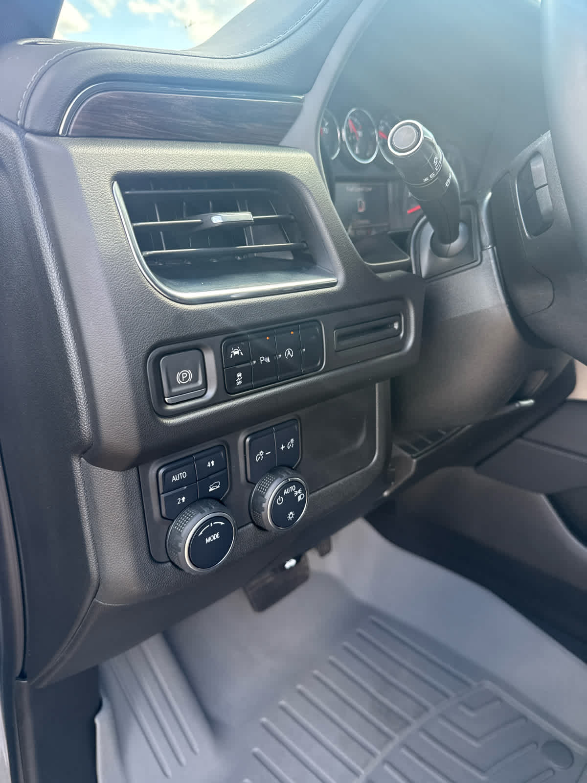 2023 Chevrolet Suburban LS