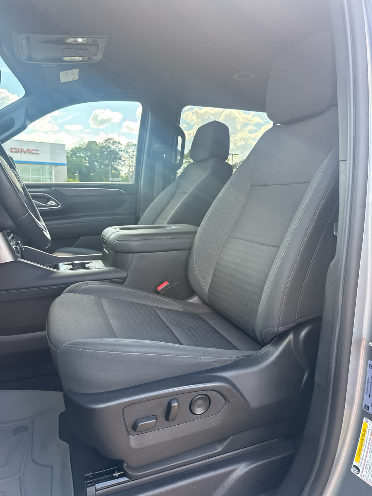 2023 Chevrolet Suburban LS