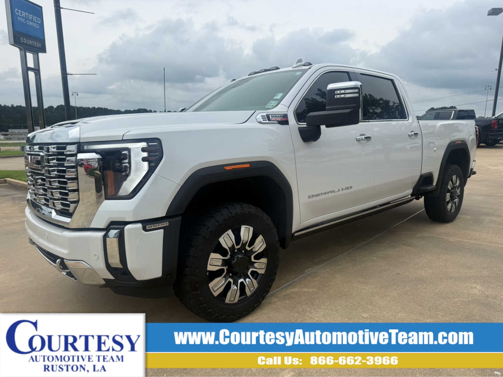 2024 GMC Sierra 4WD Crew Cab Standard Box Denali's photo