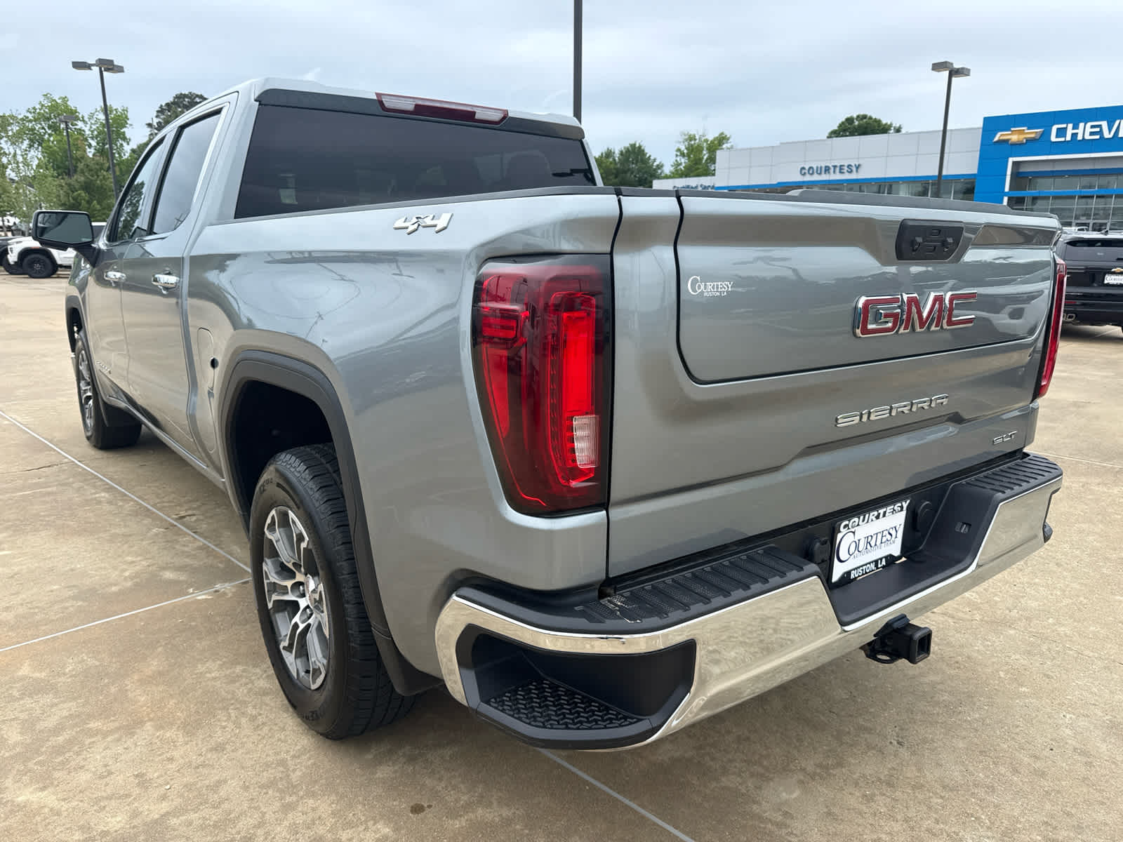 2025 GMC Sierra 1500 SLT