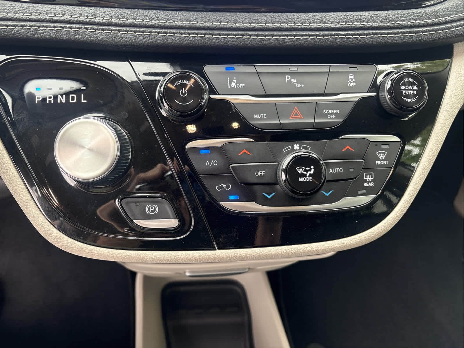 2024 Chrysler Pacifica Hybrid Select