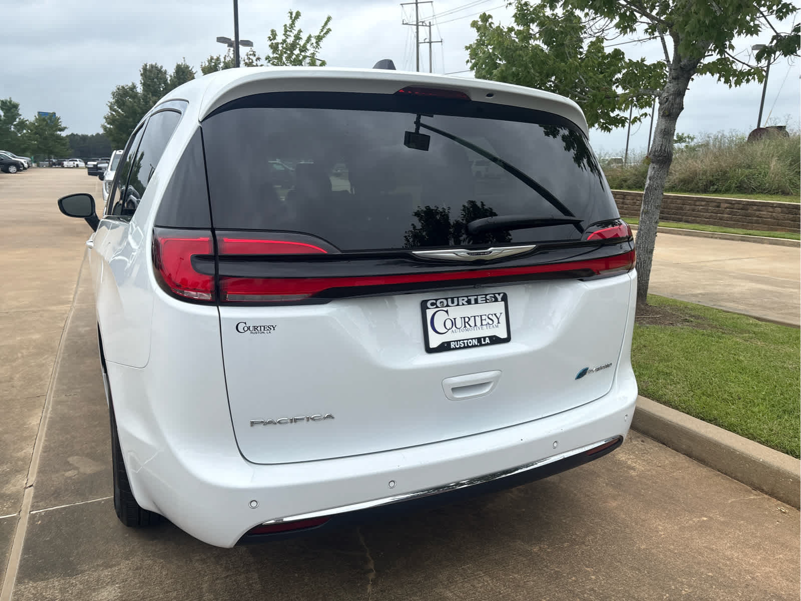 2024 Chrysler Pacifica Hybrid Select