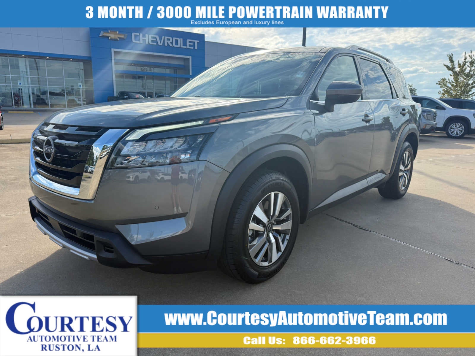 2025 Nissan Pathfinder SL