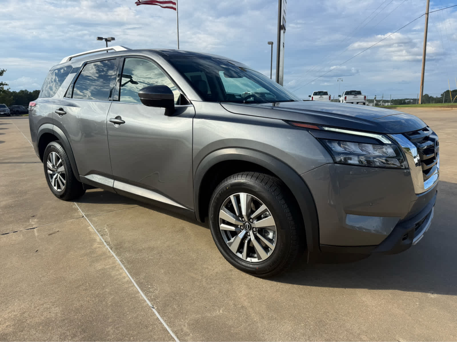 2025 Nissan Pathfinder SL